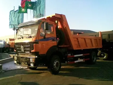 شاحنة قلابة 4×2