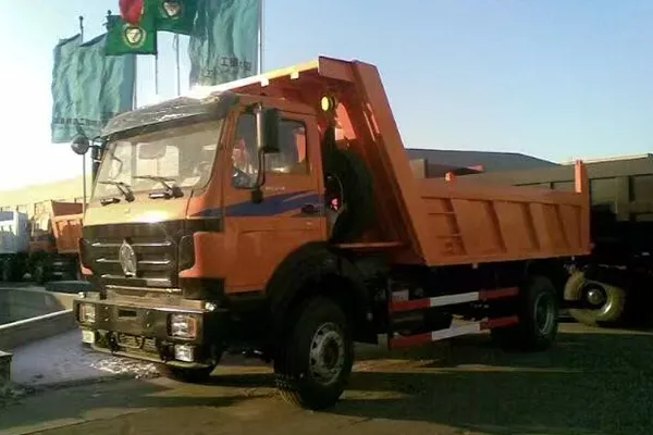 شاحنة قلابة 4×2